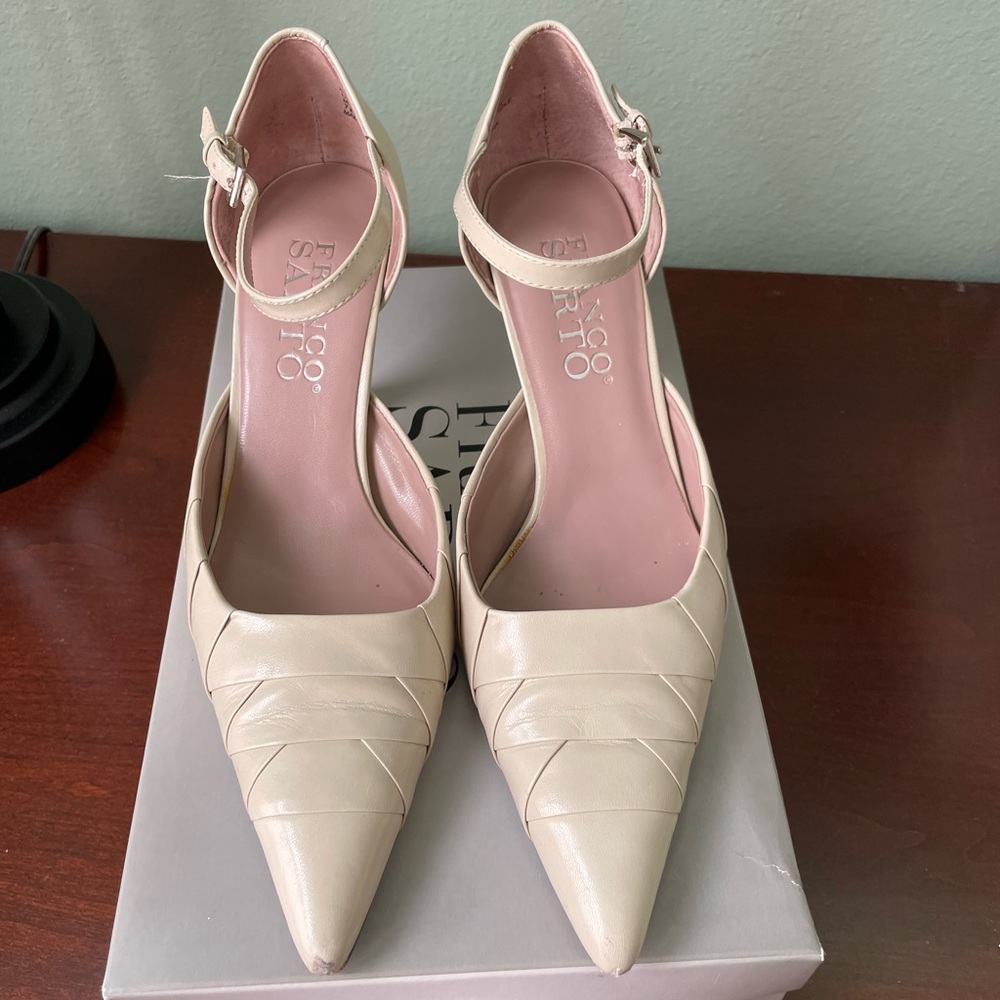 Franco Sarto Sofia kitten heel pump.  Size 7.5
